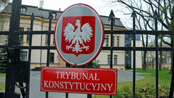 Trybunał w coraz mniejszym poważaniu Polaków