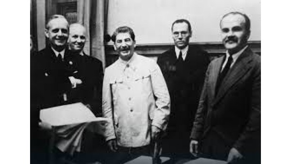 Niemcy szykują nam za plecami nowy pakt Ribbentrop-Mołotow