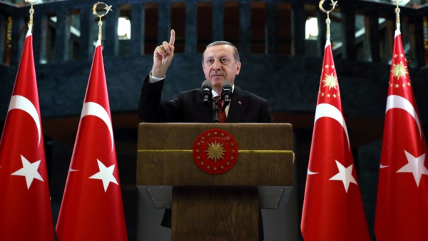 W co “gra” Erdogan?