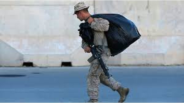 Po 13 latach NATO i USA honorowo uciekają z Afganistanu.