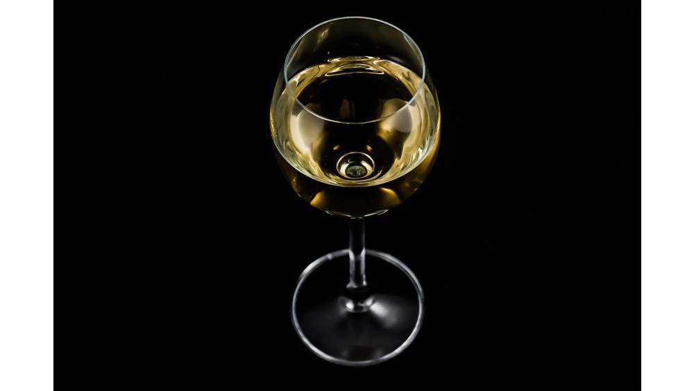 Białe wino może zwiększać ryzyko raka skóry
