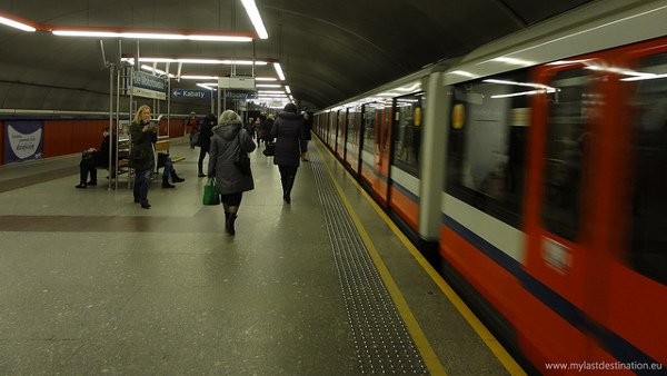 Warszawa ma najdziwniejsze metro na świecie