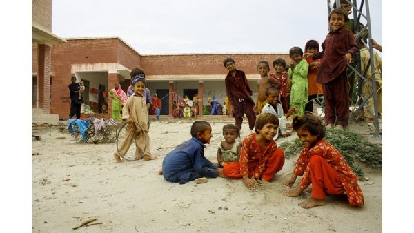 Atak talibów na szkołę w Pakistanie. Duża liczba zabitych dzieci.