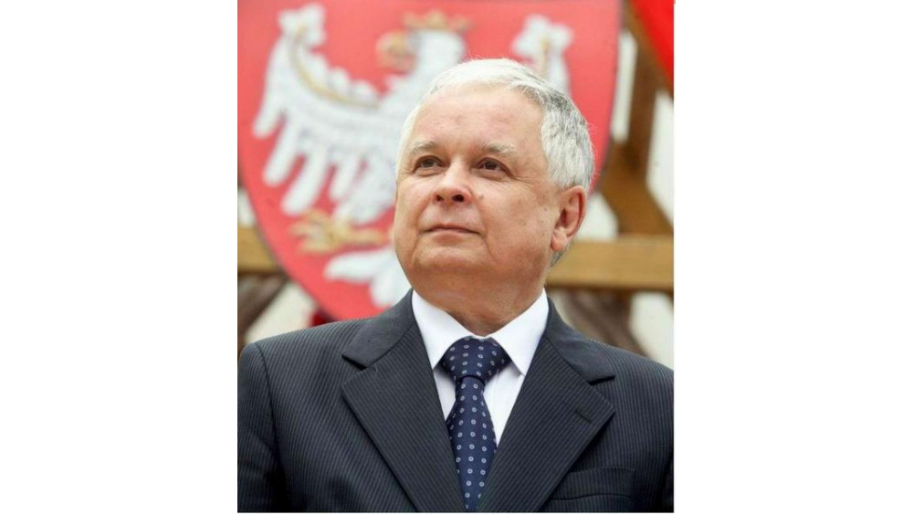 Czy Śp. Prezydent Lech Kaczyński - stał się w naszych sercach męczennikiem, czy narodowym bohaterem, który zginął w bombowym zamachu ? 