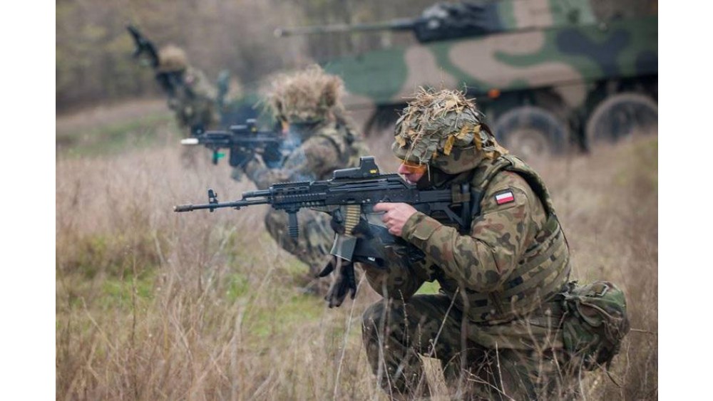 Będą stałe bazy USA w Polsce – ale zwiększymy też armię