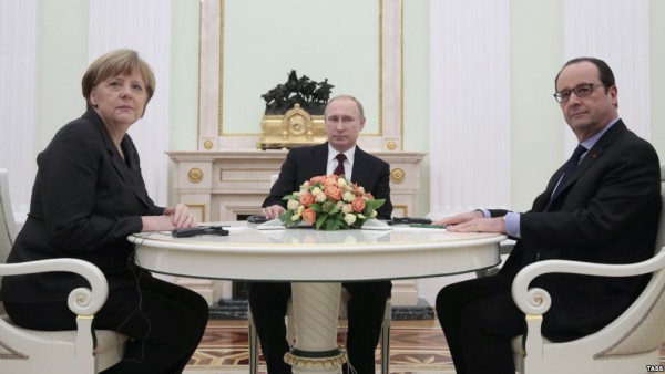 Merkel, Hollande dostali na Kremlu czarną polewkę