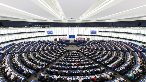 Parlament Europejski skręcił w prawo - Polska zwiększyła stan posiadania
