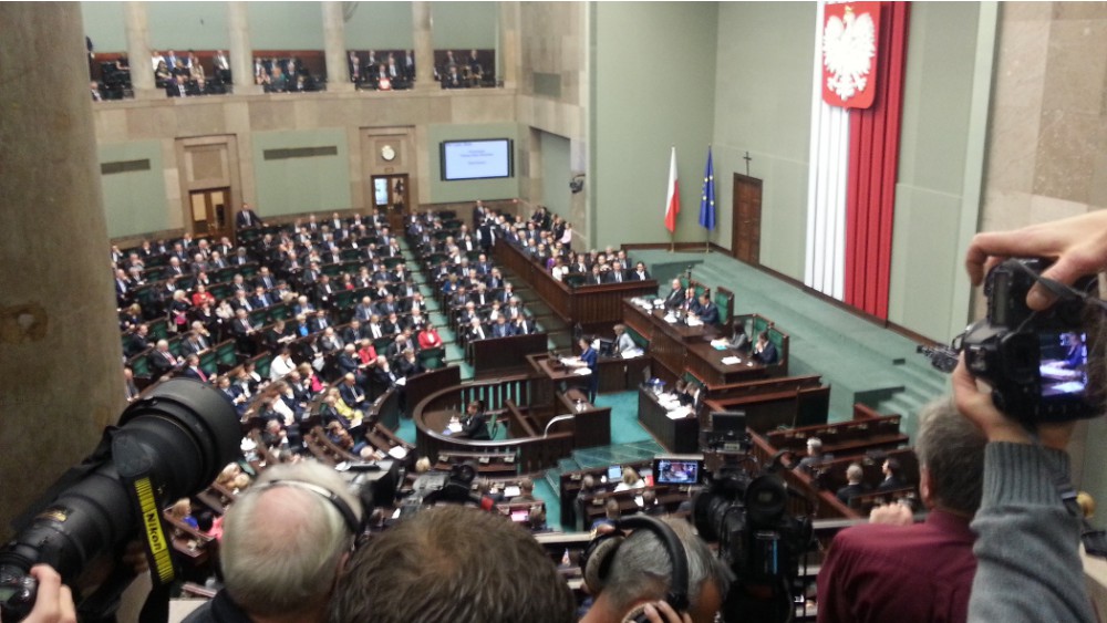 Składam wniosek formalny o rozwiązania Sejmu i Senatu. 