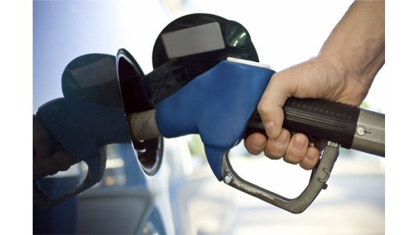      Rząd po cichu wprowadził nowy podatek paliwowy - tzw. opłatę zapasową. 